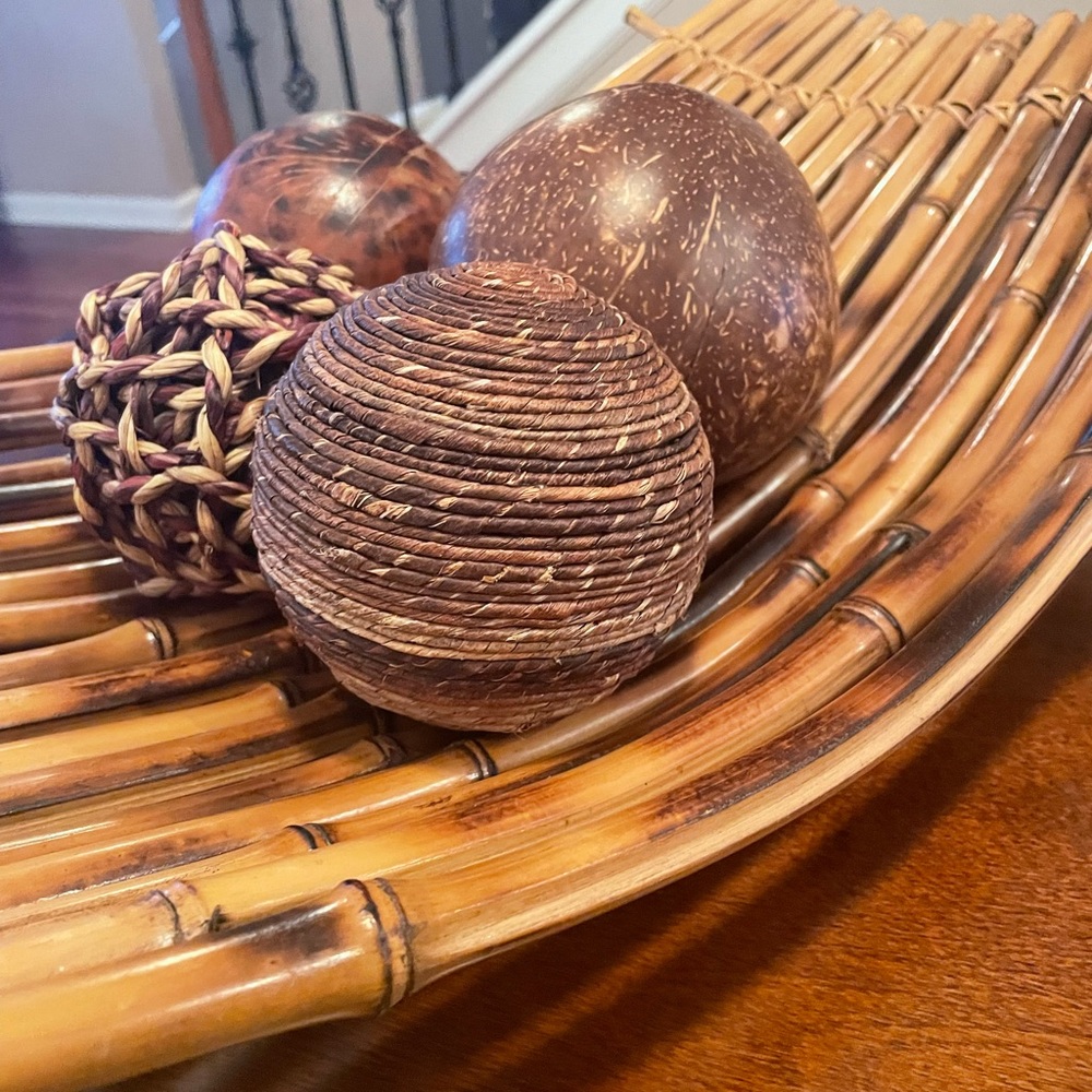 Calming 5–piece bamboo tray with sphere set